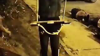 أضحك معنا