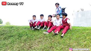 PRANK KLAKSON BUS TELOLET BASURI.. AUTO JOGET SEMUA.. !!!