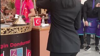 Çılgın Dondurmacı Dubai Salsa