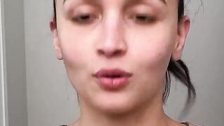 Alia bhatt Dunk her face in ice