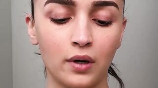 The weird way alia bhatt applies her lipstick