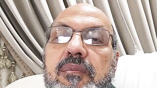 من يضمن لي ما بين لَحْيَيْهِ وما بين رجليه أضمن له الجنة