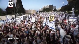 Largest protest in Israel since war began to increase pressure on Netanyahu.