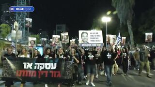 Scuffles erupt between protesters and police in Tel Aviv
