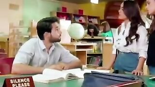 دولت کے نشے میں لڑکی ہر کیسے کو حقیر سمجھنے لگی ۔ایک بھولے انسان پر الزام لگایا