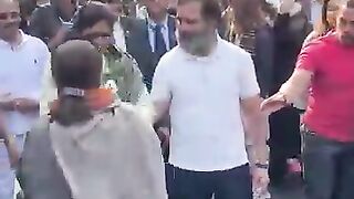 Rahul Gandhi and mother Sonia Gandhi//India lead for rally