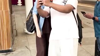Aditi Rao Hydari Clicking Pictures with Fans #aditiraohydari #short #youtubeshort #shorts #trending #viral #shortvideo