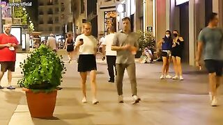 most funniest video ever. try to don't laugh