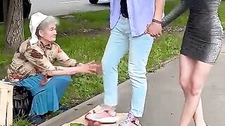 Heartwarming gesture- Craftsman builds stall for elderly woman's harvest