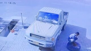 ohhh noo noo MAN IN DANGER