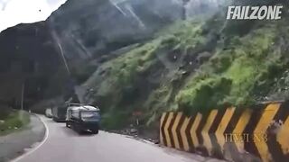 Best Of Ultimate 2024 Dashcam Crashes Idiots On Road Compilation - NEAR MISS Caught On Camera.