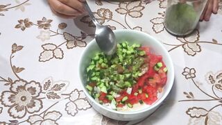 سلاطة خضراء تونسية صحية وبنينة - Salade tunisienne.