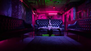 Becky G, Bad Bunny - Mayores (Official Video)
