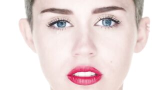 Miley Cyrus - Wrecking Ball (Официальное видео)(720P_HD).