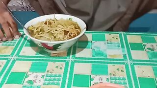 makan mie sedap soto