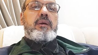 وَيُنَزِّلُ عَلَيْكُم مِّنَ السَّمَاءِ مَاءً لِّيُطَهِّرَكُم بِهِ