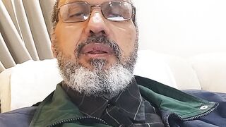 مَا مِنْ عَبْدٍ يَمْرَضُ مَرَضًا