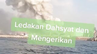 Ledakan dasyat pinggir pantai