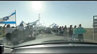 ЕВРЕИТЕ ОТ ГРАНИЧНИТЕ СЕЛИЩА СЕ ВРЪЩАТ ПО ДОМОВЕТЕ СИ
