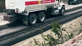 Bikin Aspal Jalan Tol Tercepat | Inilah Mesin Konstruksi Tercanggih