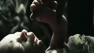 رجل يقتل 12فتاه