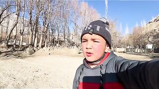 وائربچے نے اپنا گاؤں کی سیر کرائی گئی