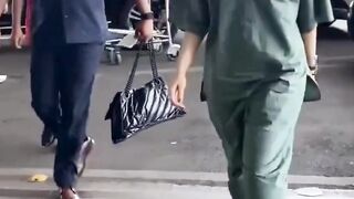 Karishma Kapoor spotted at Airport #karishmakapoor #shorts #short #trending #viral #bollywood #shortvideo