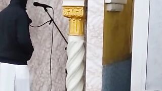 طلبوا منه أن يجرب مكبرات الصوت فكانت المفاجأة !! curan karim.