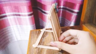 DIY POPSICLE STICK MOBILE HOLDER |  Popsicle stick crafts |  phone stands