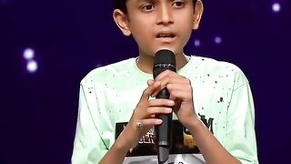 Es ladke ki Awaz nay sab ka dil jiet liya