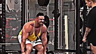 Big_Bodybuilder’s_Reaction_to_Powerlifter’s_Prank_