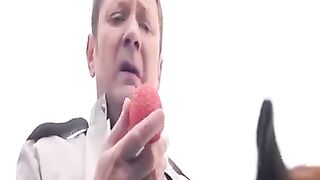 Regardez ce video 7070