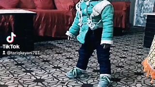 My niece walking 1st time
