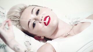 Майли Сайрус - Мы не можем остановиться (режиссерская версия)(720P_HD).