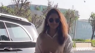 Rakul Preet graces the airport with her casual yet classy look #rakulpreet #short #youtubeshort #shorts #trending #viral #shortvideo