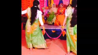 বিয়ে বাড়িতে ঝাকানাকা নৃত্য