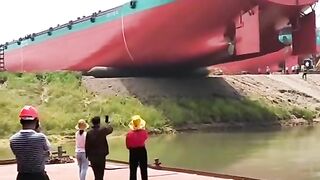 THE SHIP!!!! AWESOME
