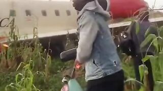AIRCRAFT LANDS IN THE FARM!!! THIS IS HILARIOUS ????????????