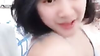 LINDSEY_loves_too_eat_too_!!(240p).