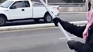 یہ بات عیاں ہے دنیا پر ہم پھول بھی ہیں تلوار بھی ہیں