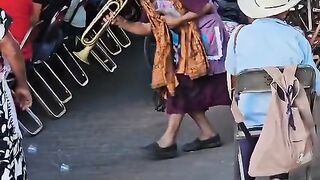 Se puso chingona la abuela