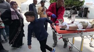 12-year-old volunteer paramedic works to save lives in Gaza.