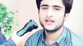 Imran khan ko vote Dallna hai bhi manay