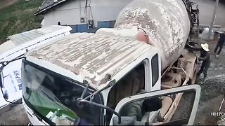 Top dangerous momentsE5 of truck driving.