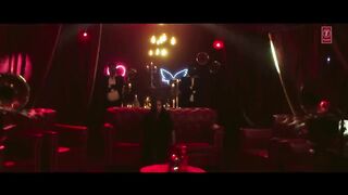Gali Gali Full Video Song _ KGF _ Neha Kakkar _ Mouni Roy _ Tanishk Bagchi _ Rashmi Virag _T-SERIES (1)