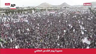 Yemenis protest in solidarity with Palestinians in Gaza.