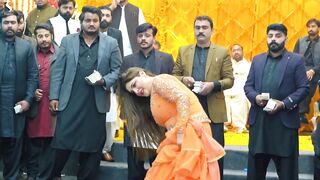 Meri Lagdi Kisse Na Vekhi Chahat Baloch Mujra Dance P.
