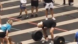 A man with one arm lifts 225 pounds