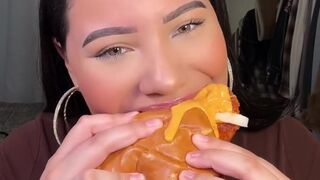 Crispy chicken sandwich ASMR