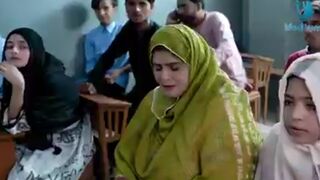Aik larki maa baap sy b zyda pyar kisko krtii hai?